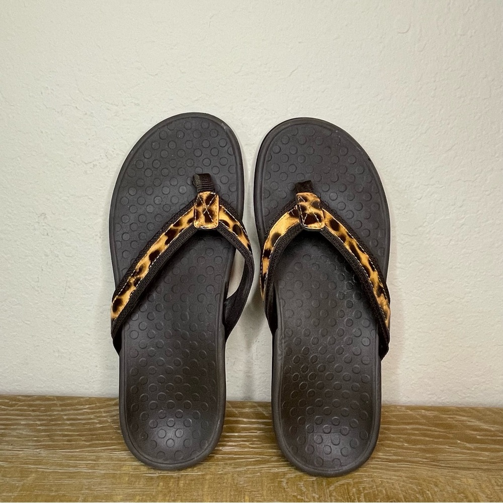 Vionic Tide II Size 8 Leopard Cheetah Print Thong Flip Flop Patent Leather
